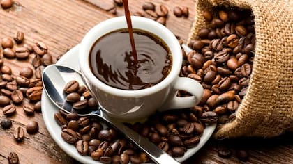 El consumo de café se ha relacionado con un menor riesgo de enfermedades crónicas, como la diabetes tipo 2, la enfermedad de Parkinson y la enfermedad de Alzheimer