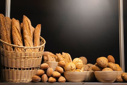 El consumo de carbohidratos es uno de los factores que pueden causar el incremento de glucosa en sangre (Foto Pexels)