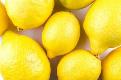 El consumo de limón cuenta con distintas propiedades para el organismo (Foto Pexels)