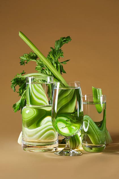 El consumo de líquidos es crucial, pero la hidratación puede ir más allá del simple hecho de tomar agua