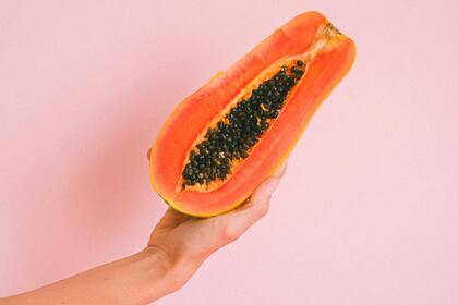 El consumo de papaya ayuda a mejorar el contenido de colágeno en la piel