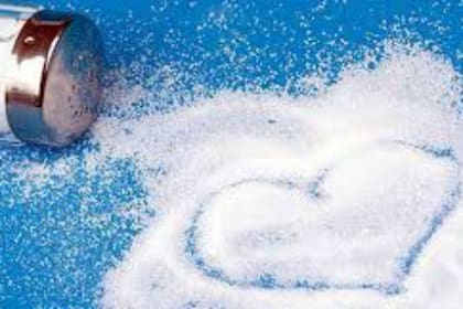 El consumo de sal en la Argentina va del doble al triple del recomendado por la OMS