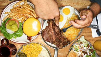 El consumo elevado y habitual de productos ricos en azúcar, grasa y sal está entre los principales factores de riesgo de sobrepeso y obesidad