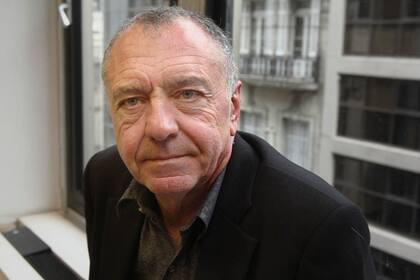 "El consumo no alcanza para la existencia del ser humano. Se necesitan cosas a la par", dice el intelectual