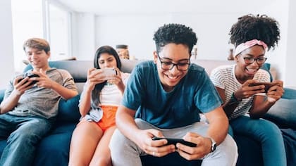 "El consumo pasivo de redes sociales nos hace sentir peor y los adolescentes son particularmente vulnerables a esto".