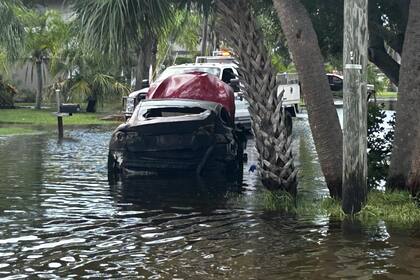 El contacto del agua salada con las baterías de los autos eléctricos puede derivar en incendios repentinos