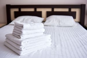 El truco casero para blanquear las sábanas y toallas amarillentas