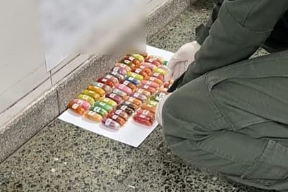 El conteo de las cápsulas ingeridas por el pasajero de un ómnibus que iba de Jujuy a Mendoza y terminó detenido en Tucumán