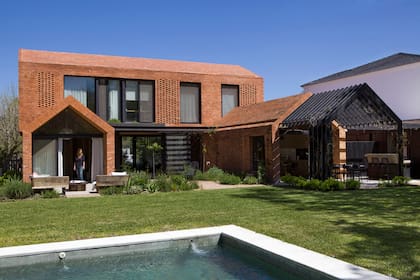 El contrafrente de la casa luce las principales ideas del proyecto.