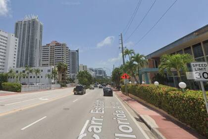 El contraste con los edificios de Indian Creek Drive, Miami Beach