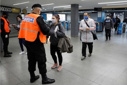 El control en la estación Once, una de las cabeceras de la línea Sarmiento