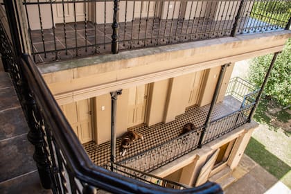 El convento se distingue por la elegancia de su exterior, inspirado en el realismo italiano característico de Cestari.