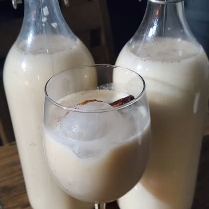 El coquito se puede preparar con yema de huevo o sin ella, según el gusto de cada persona (Instagram/@yamilkarb4)