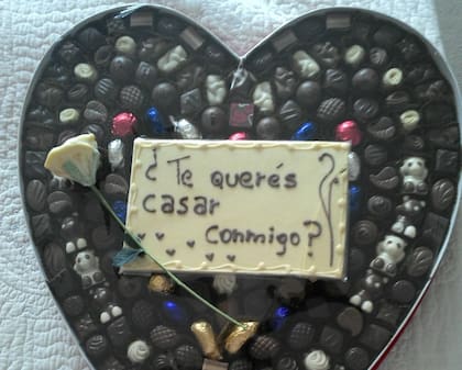 El corazón de bombones fue el regalo para pedirle casamiento