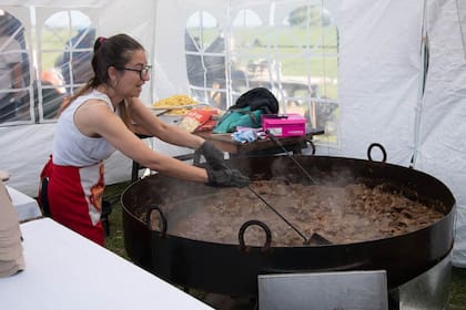El corazón del evento seguirá siendo la cocina al disco, una preparación que en Monte ya encontró una fiesta propia dentro del calendario local