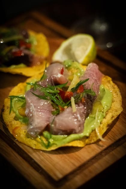 El corazón del relato de Proyecto Pescado está en “la cadena necesaria”: estar en cada eslabón (pesca, limpieza, conserva y cocina) para garantizar calidad y reducir desperdicio