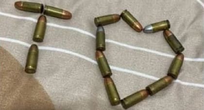 El corazón hecho con balas que el agresor le envió a la víctima