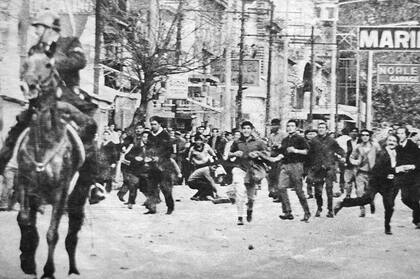 Hubo una fuerte represión que terminó con 20 muertos y decenas de detenidos, entre ellos los líderes sindicales Agustín Tosco (Luz y Fuerza), Atilio López (UTA) y Elpidio González (Smata)