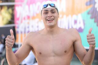 El chico que empezó porque le dolía la espalda y ahora esperanza a la natación argentina