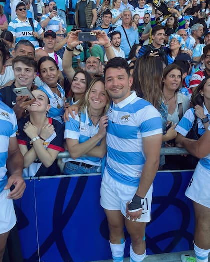 El cordobés Lautaro Lauti Bazán Vélez tuvo a su mujer, la jugadora de hockey María Victoria, “Vicki”, Lorenzatti, bien cerca. “Qué lindo vivirlo con vos. Te amo”. Y ella le comentó “qué lindo salamito, a seguir por más”