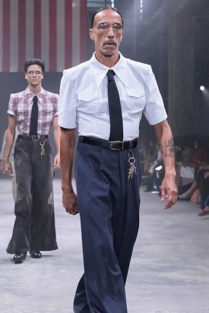 El
coreógrafo
cubano
en pleno
desfile.