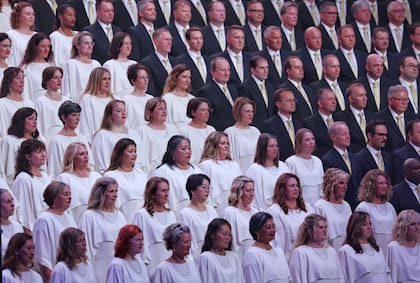 El coro del Tabernáculo del Templo, de 350 voces, que se presentó en el Movistar Arena