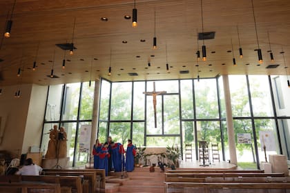 El coro Gospel en Argentina, dirigido por
Franco Gandullo, cantó durante la ceremonia en la parroquia Sagrada Familia