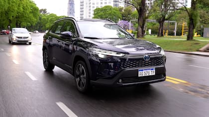 El Corolla Cross híbrido arranca en los $49.003.000