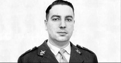 El coronel Argentino del Valle Larrabure, secuestrado y asesinado por el ERP, tras un año de cautiverio