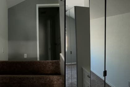 El corredor de distribución de la planta superior se utilizó como espacio de guardado. (TikTok
miguelmendoza_vlog)