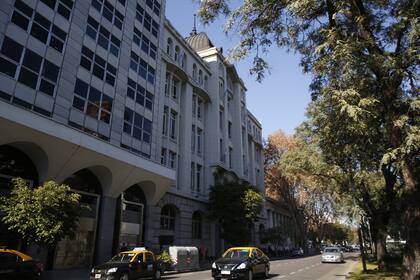 El corredor Paseo Colón, donde se encuentra ubicado el edificio