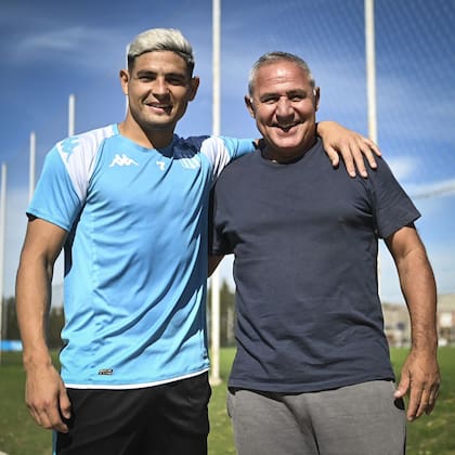 El correntino Salas es comparado con el entrerriano Ramón Medina Bello, que se desempeñó en Racing entre 1986 y 1989, antes de pasar a... River.