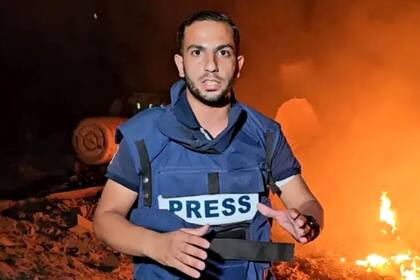 El corresponsal de Al Jazeera, Anas Al-Sharif, que murió durante un bombardeo en Gaza y a quien Israel acusó de ser miembro de Hamas