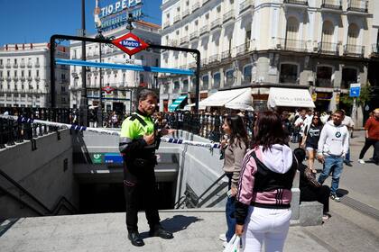 El corte de suministro eléctrico que afecta este lunes a España ha dejado sin servicio el metro de Madrid.