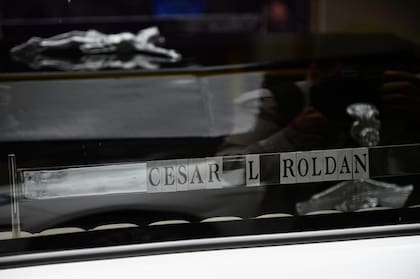 El cortejo fúnebre de César Roldán, el chofer de colectivos asesinado el sábado en Rosario, se dirige al cementerio