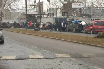 El cortejo fúnebre de Franco Martín Moreyra se detuvo ayer frente a la cancha de Quilmes
