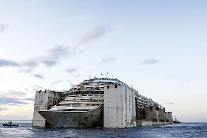 El Costa Concordia llegó a Génova