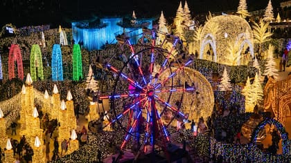 El costo de entrada para el laberinto navideño de Los Ángeles empieza en los 30 dólares (enchantchristmas)