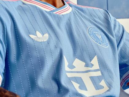 El costo de las playeras varía de acuerdo con los detalles de la misma. Foto: X @mls