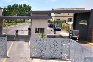 Edesur intentó cortar una conexión ilegal en un country y los vecinos atacaron la cuadrilla