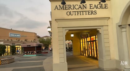 El creador de contenido Arturo del Mar asegura que es uno de los outlets más completos que ha visitado (YouTube/Arturo Del Mar)