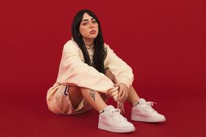 El crecimiento de Nicki Nicole no se detiene. Viene de actuar en el programa de Jimmy Fallon, de ser elegida por Obama para sus playlists, tener su Tiny Desk de NPR y de cantar en la nueva canción de Christina Aguilera