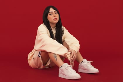 "Yo no nací en el tiempo de Diego Maradona y el fútbol no me interesa pero conozco bastante de su pasado, así que no soy su fan", dijo Nicki Nicole en diálogo con El País