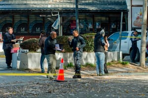 Dos hombres discutieron por el lugar en la fila en un supermercado y uno de ellos terminó degollado