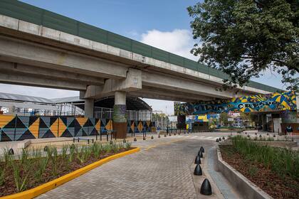 El cruce antes estaba cerrado tanto para peatones como para vehículos