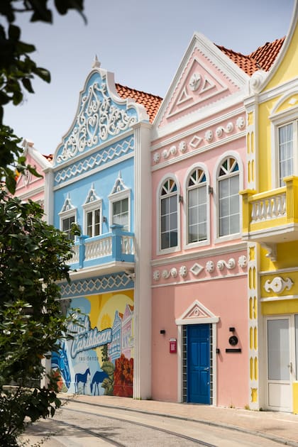 El cruce de la cultura caribeña y la ascendencia holandesa, en Oranjestad