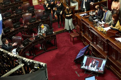 El cruce entre Cristina Kirchner y Martín Lousteau por la ausencia de una senadora