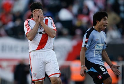 El cruce más recordado de la historia de River vs. Belgrano fue la Promoción de 2011, que sentenció el descenso del Millonario a la segunda división