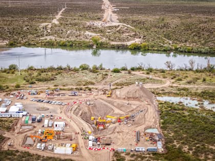 El cruce subfluvial a 40 metros de profundidad, completado ayer, despejó el último gran obstáculo técnico del oleoducto que unirá Vaca Muerta con el Atlántico