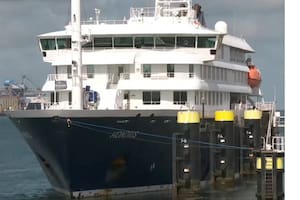 El crucero afectado por un brote de hantavirus llegó a su destino en Países Bajos